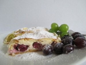 Szőlős túrós rétes