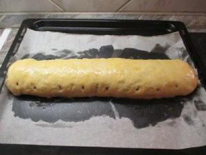 Mákos kalács megkenése 