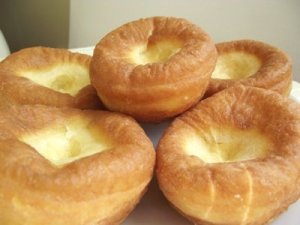 Farsangi fánk tálalva