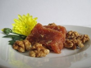 Birsalmasajt dióval